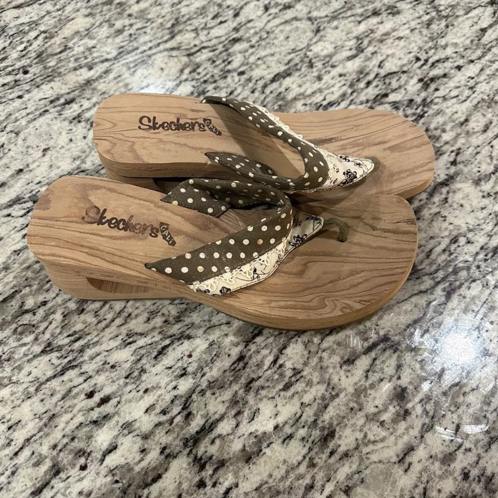 Brown Cali Sketchers size 9